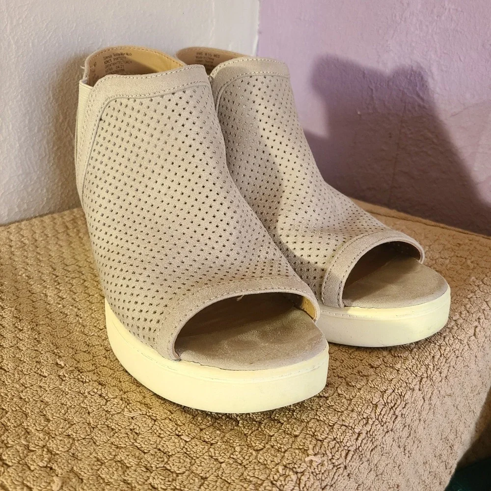 Sonoma Goods For Life Wedge Sandals Women 8.5 Perforated Peep Toe Slingback
